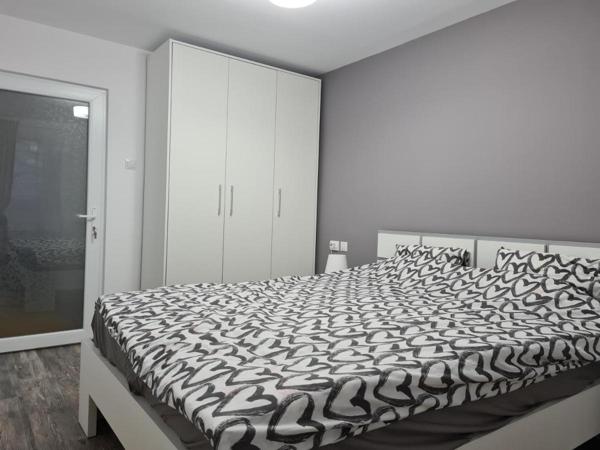 Appartamento Apartament Terra Targoviste Esterno foto