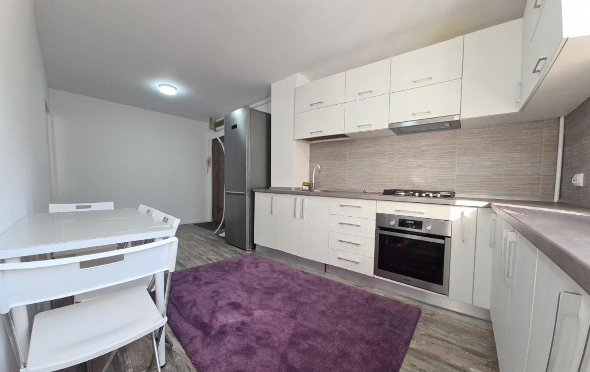 Appartamento Apartament Terra Targoviste Esterno foto